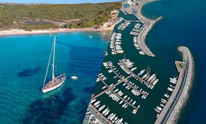 Online pilot book with detailed infos about ports, marinas, moorings and anchorages